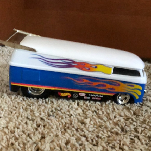 Hot wheels Racing VW Bus/Van - Picture 1 of 6